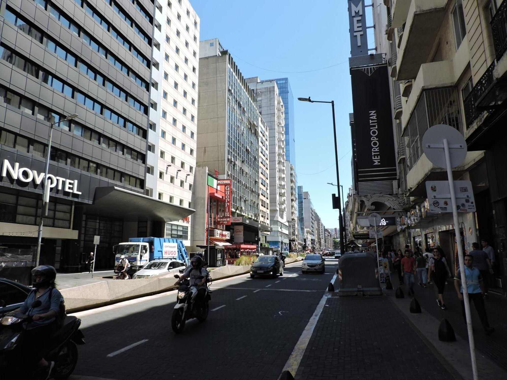 4 Ventanales Sobre La Avenida Corrientes Apartment Buenos Aires Exterior photo